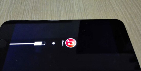 iPhone6用户反映升级iOS8.1无法开机 附解决方法