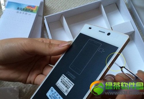 金立s5.5怎么插卡?金立elife s5.5插卡步骤1