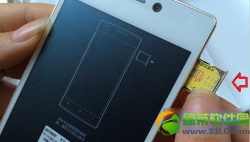 金立s5.5怎么插卡?金立elife s5.5插卡步骤3