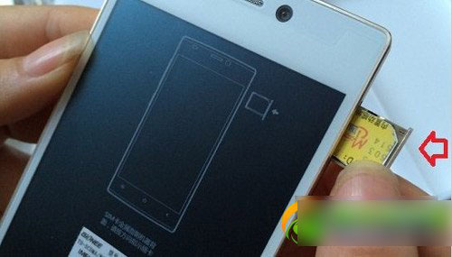 金立s5.5怎么装sim卡?金立elife s5.5装sim卡教程3