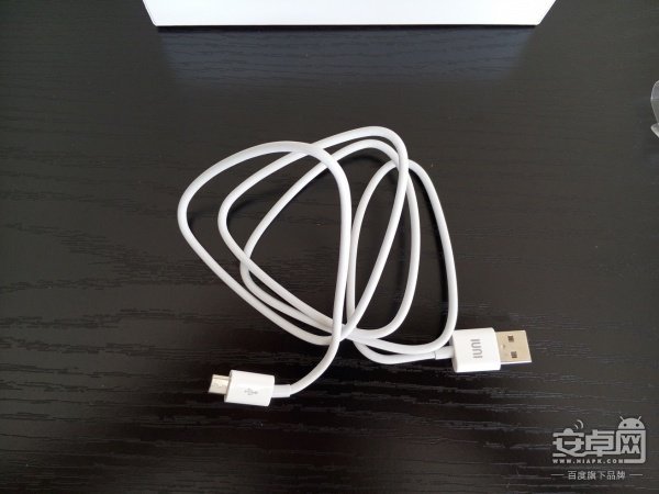 IUNI U3白色版上手评测,2.5D弧面2K屏