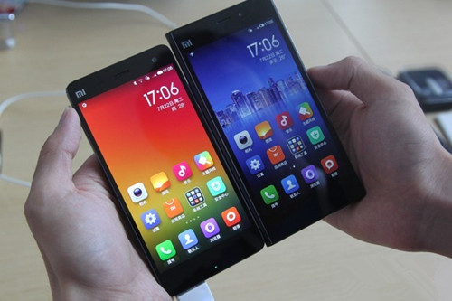 棱角更为圆润，宽度67.5mm适合单手操控