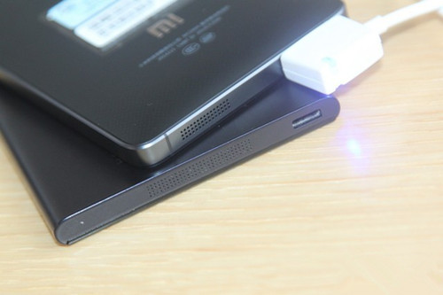 小米4采用了Edge Coating技术，边框0.05毫米的边缘涂层可使屏幕和金属边框更紧密的结合