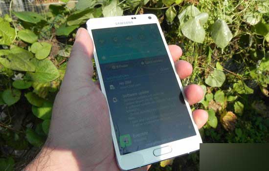 屏幕亮度测试：三星Note4和iPhone6 Plus谁更好？