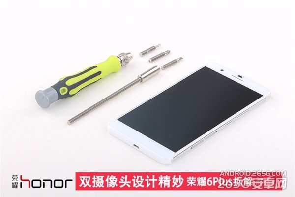 做工也能秒iPhone？荣耀6 Plus拆解