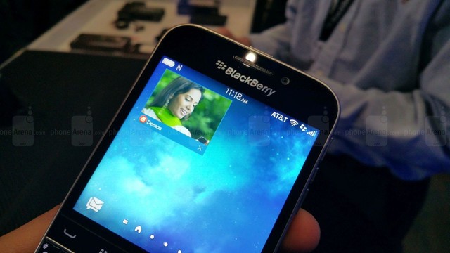 黑莓Classic屏幕尺寸3.5英寸，可以进行触摸操控