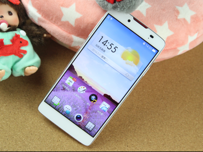 女性打造 1499元语音美颜 小艾手机发布