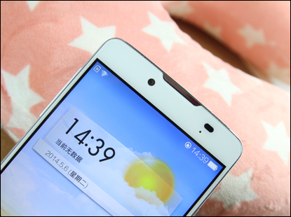 女性打造 1499元语音美颜 小艾手机发布