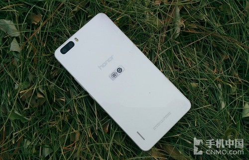 八核双镜头金属框 华为荣耀6 Plus评测 