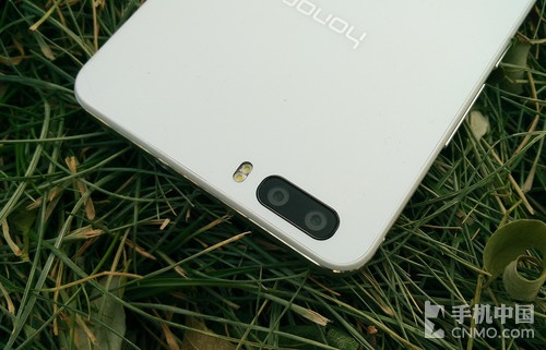 八核双镜头金属框 华为荣耀6 Plus评测 