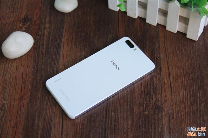 荣耀6 Plus对比评测：设计精湛/手感酸爽