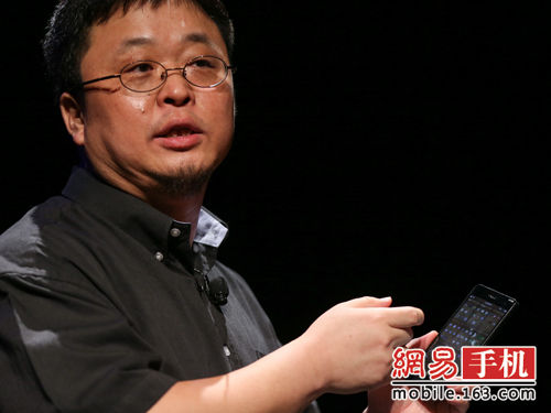 5英寸1080p屏售3000元 锤子手机T1发布