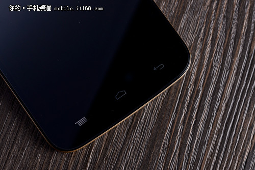 64位8核国民神机 999元TCL么么哒3N评测