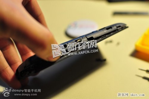 图解诺基亚525拆机过程_脚本之家