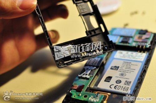 图解诺基亚525拆机过程_脚本之家
