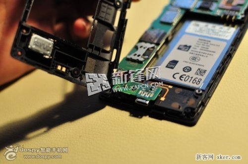 图解诺基亚525拆机过程_脚本之家