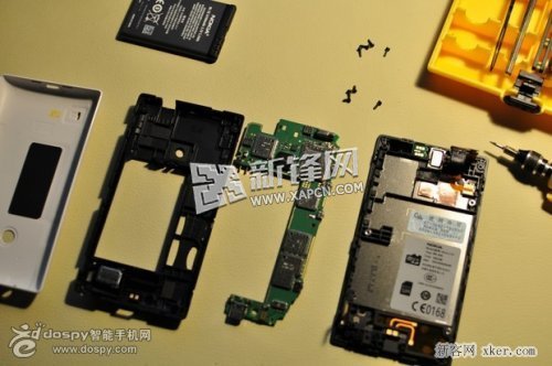图解诺基亚525拆机过程_脚本之家