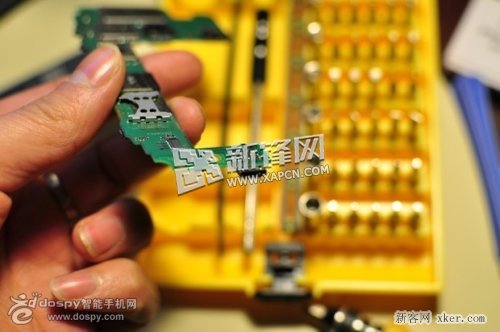 图解诺基亚525拆机过程_脚本之家