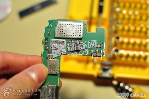 图解诺基亚525拆机过程_脚本之家