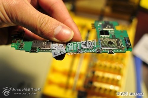 图解诺基亚525拆机过程_脚本之家