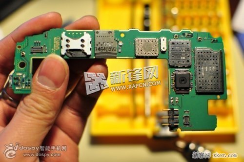 图解诺基亚525拆机过程_脚本之家