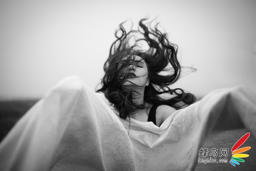 释放情绪 如何引导模特甩出秀发完美弧度