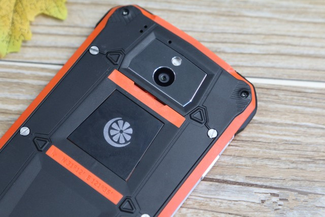 坚固外表细腻体验 青橙手机VOGA V1评测 