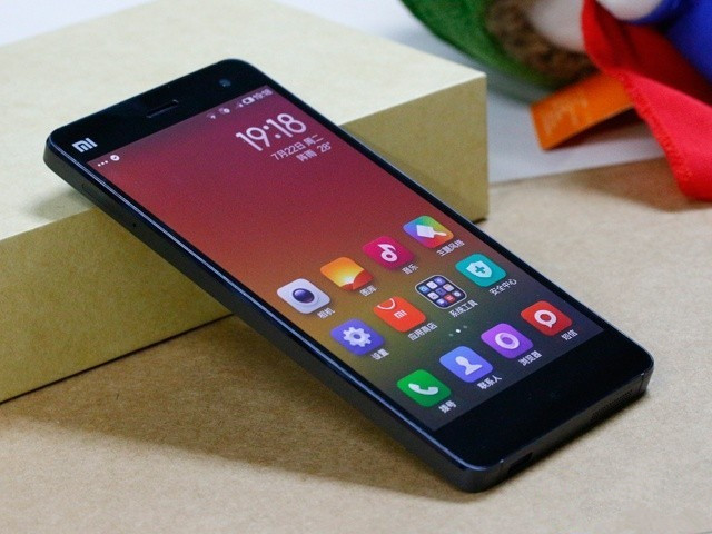 尖Phone:看性价比 TCL么么哒3N对小米4 