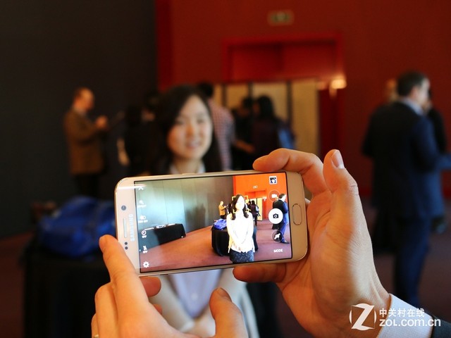 惊艳双曲面屏 三星GALAXY S6 Edge速评 