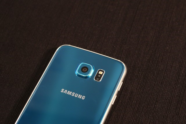 玻璃后盖+金属中框 三星GALAXY S6抢先体验 