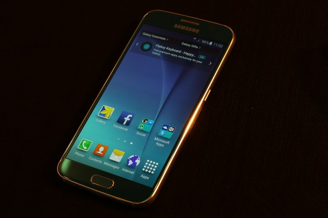 玻璃后盖+金属中框 三星GALAXY S6抢先体验 