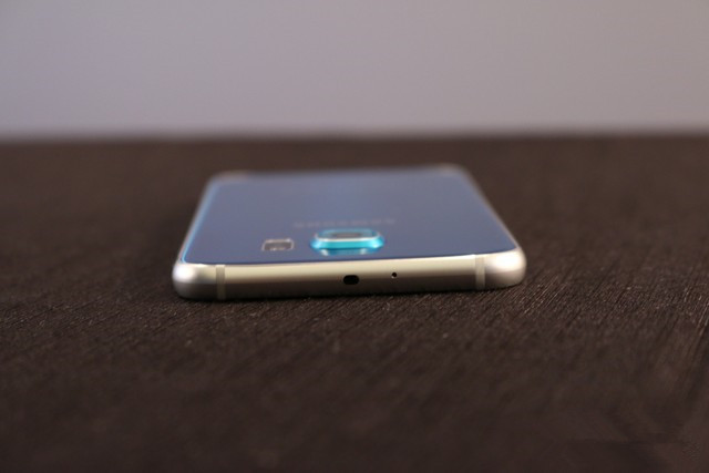 玻璃后盖+金属中框 三星GALAXY S6抢先体验 