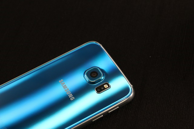 玻璃后盖+金属中框 三星GALAXY S6抢先体验 