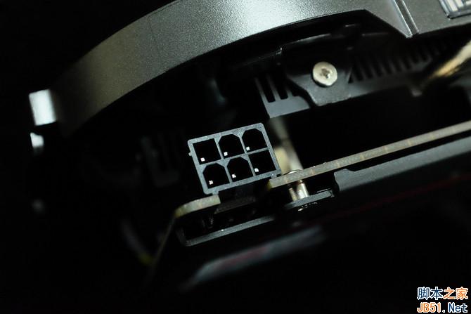 外观:红黑配色+双风扇 整体更加圆润