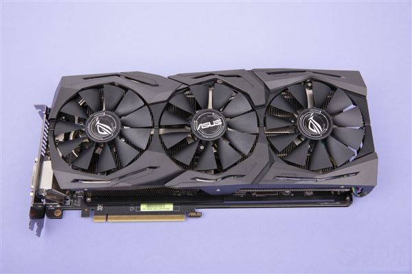 华硕出品 首款非公版RX Vega 64首测:噪音暴降