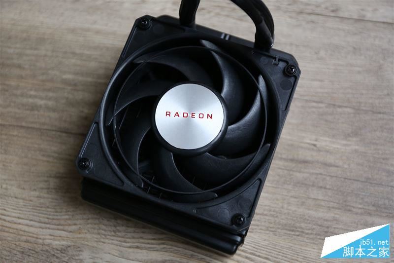 GTX 1070/1080杀手来袭!AMD RX Vega 56/64显卡首发评测