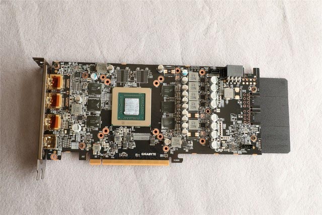 5600XT 14Gbps新版首测 AMD又来了一发良心升级