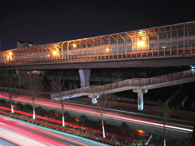 高颜值全金属旗舰 铂金气质华为P8首测 