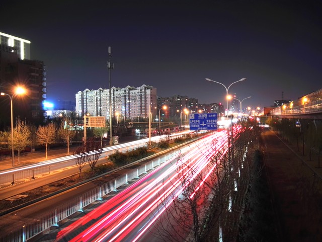 高颜值全金属旗舰 铂金气质华为P8首测 