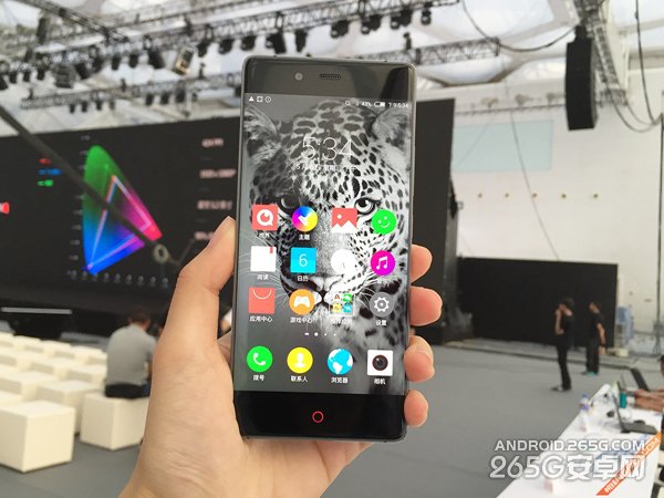 努比亚Z9和Z9 Max对比图赏 惊艳无边框