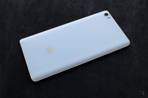 小米Note顶配开箱图赏:土豪金边框大亮