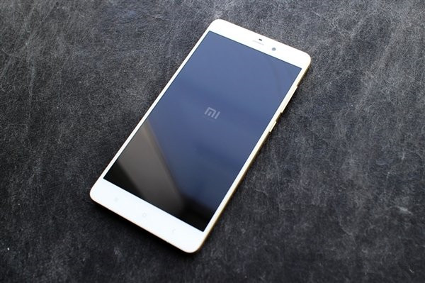 小米Note顶配开箱图赏:土豪金边框大亮