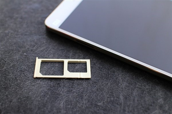 小米Note顶配开箱图赏:土豪金边框大亮