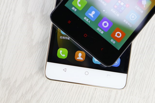 尖Phone:热机交锋 荣耀畅玩4C对比红米2 