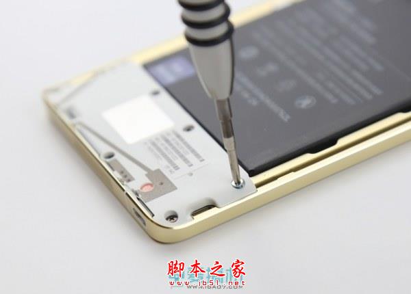 小米Note顶配版怎么拆机 小米Note顶配版拆解教程