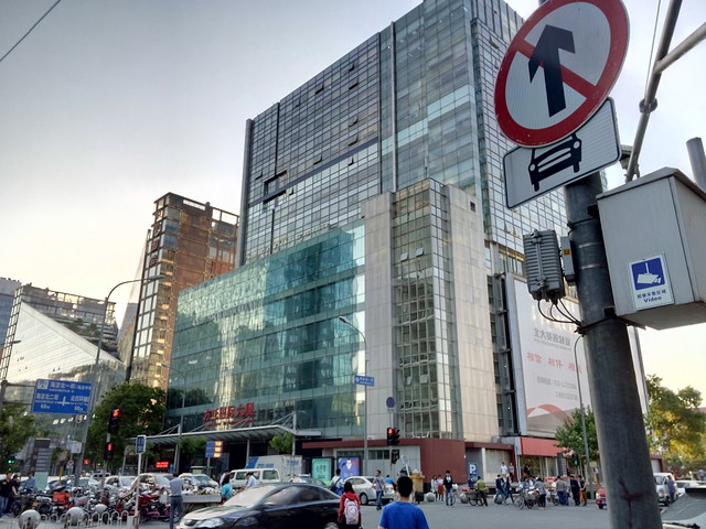 SUGAR2手机评测：136颗宝石镶嵌 美极了 