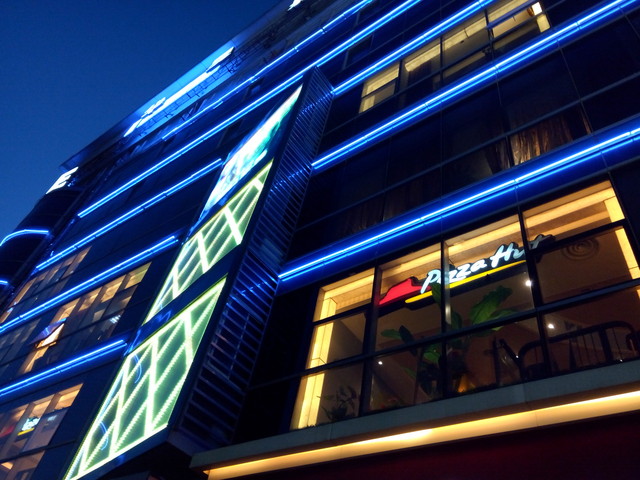 SUGAR2手机评测：136颗宝石镶嵌 美极了 