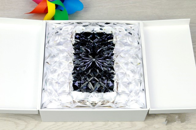 SUGAR2手机评测：136颗宝石镶嵌 美极了 