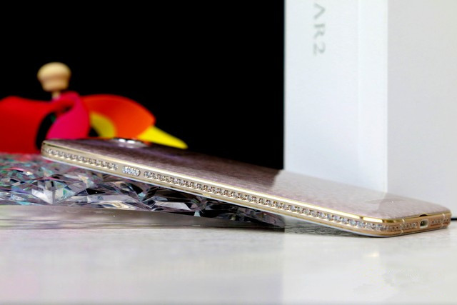 SUGAR2手机评测：136颗宝石镶嵌 美极了 