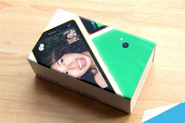 组图：诺基亚第一款4G安卓手机开箱